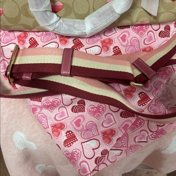 Coach Tan and Pink Heart Print  Rowen Satchel and matching wallet - Picture 8 of 8